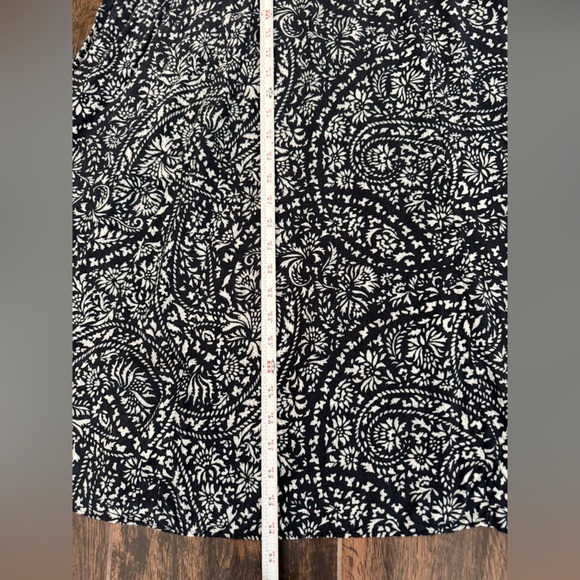 Abercrombie & Fitch Black & White Paisley Lace-Up Back Maxi Dress - Size Medium - Picture 13 of 16